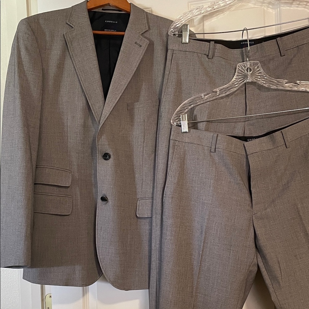 Goodale Elegant Gray Men's Suit